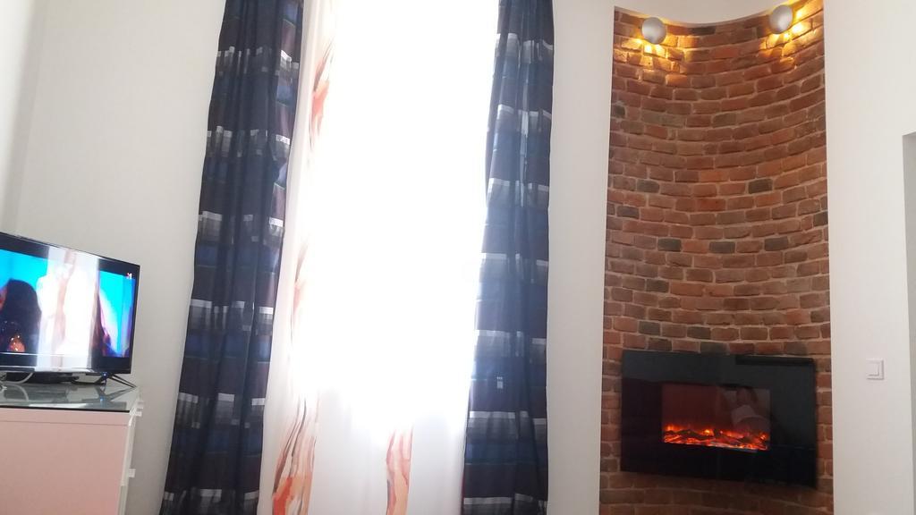 Apartment With Fireplace Lviv Exterior foto